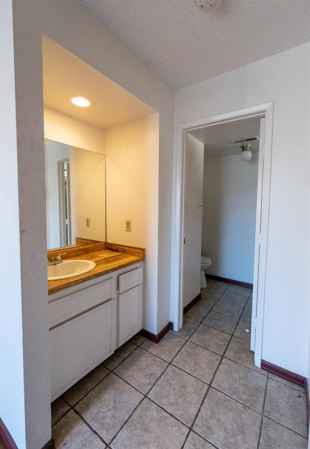 Detail Gallery Image 8 of 10 For 3701 Colonial Dr #34,  Modesto,  CA 95350 - 1 Beds | 1 Baths