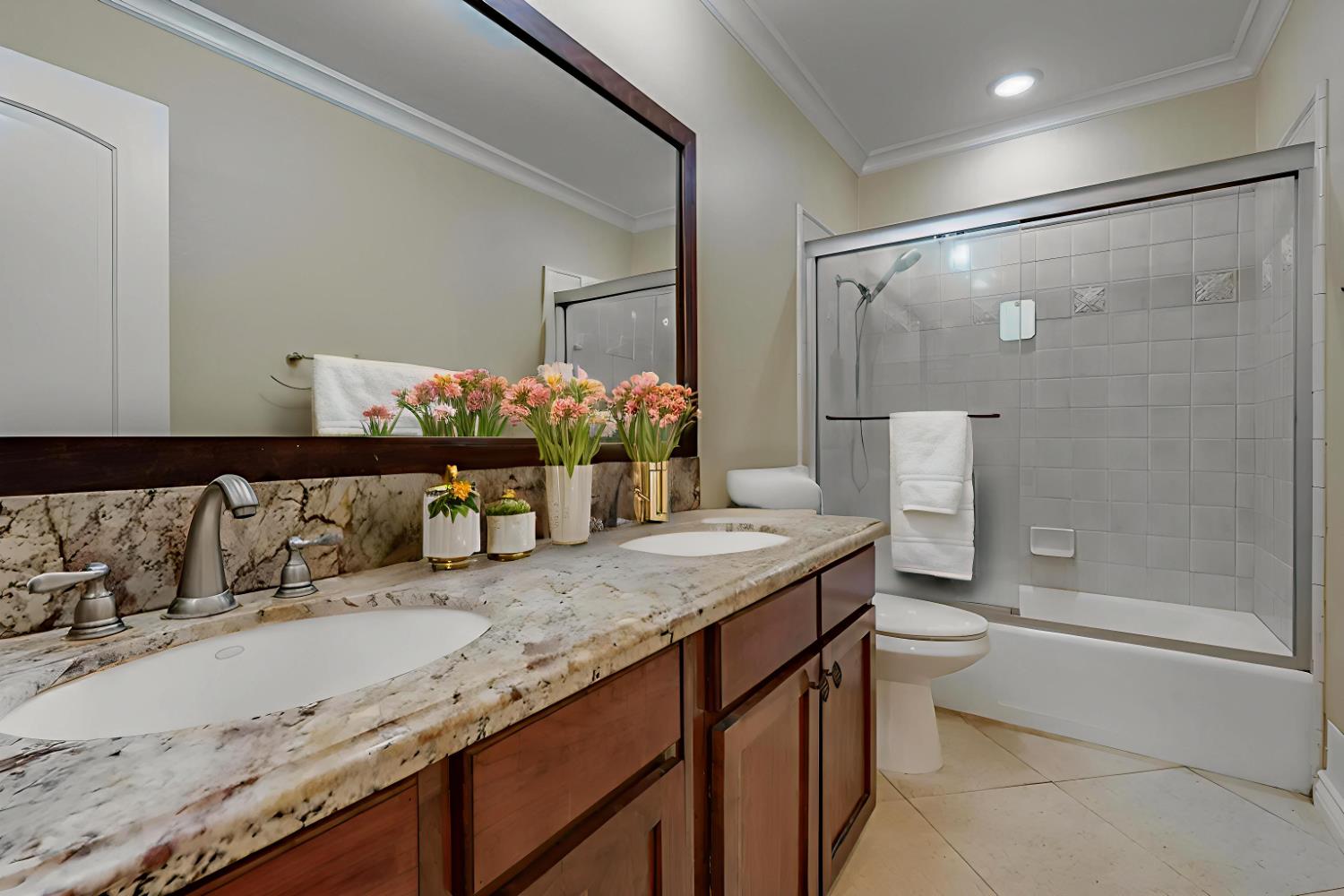 Detail Gallery Image 8 of 64 For 5352 Wedge Cir, Fair Oaks,  CA 95628 - 3 Beds | 2 Baths