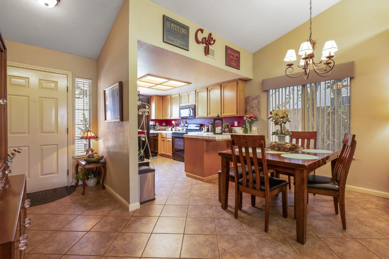 Detail Gallery Image 6 of 36 For 1009 Bobcat Ct, Modesto,  CA 95358 - 3 Beds | 2 Baths