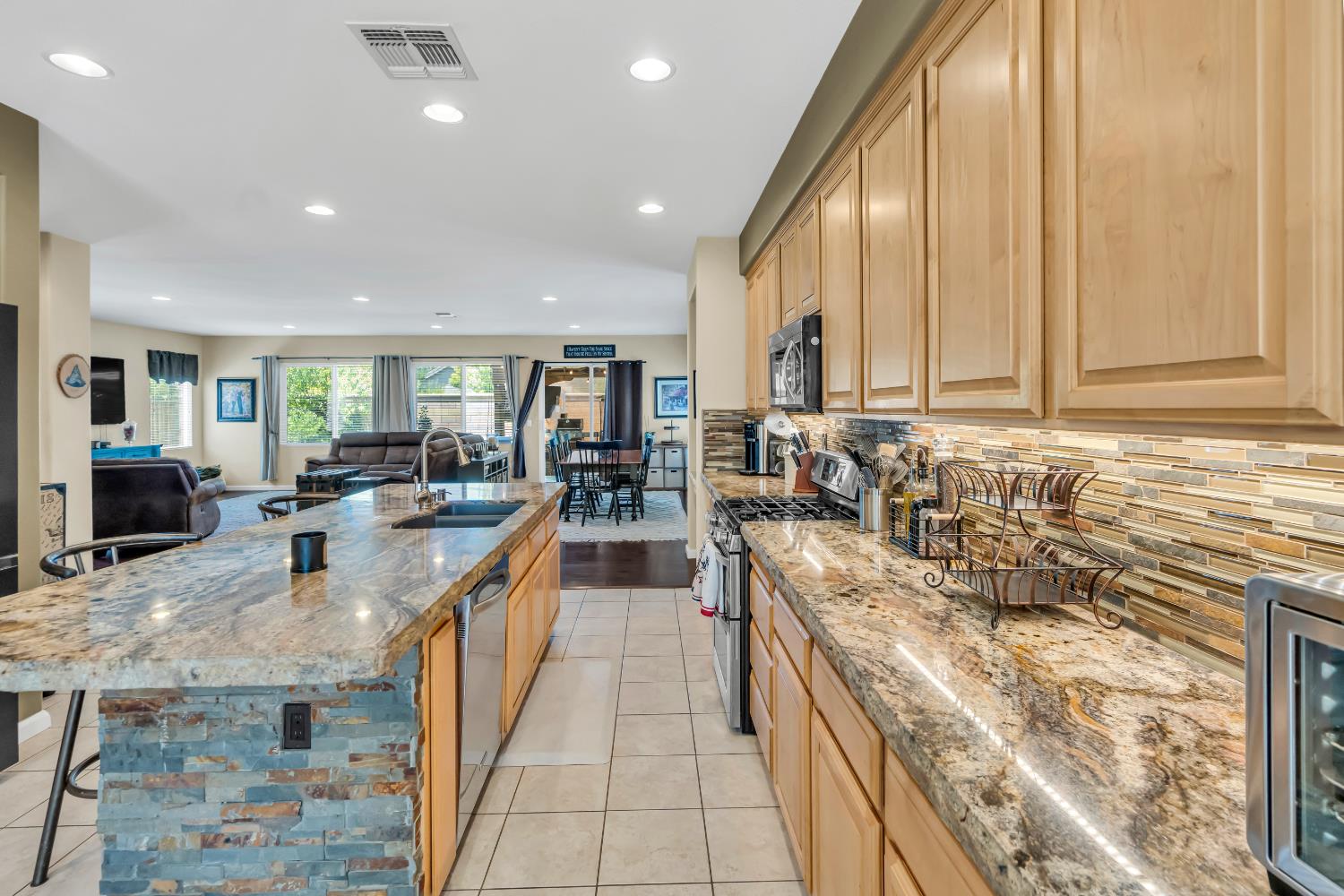 Detail Gallery Image 16 of 53 For 3962 Martis St, West Sacramento,  CA 95691 - 4 Beds | 2/1 Baths
