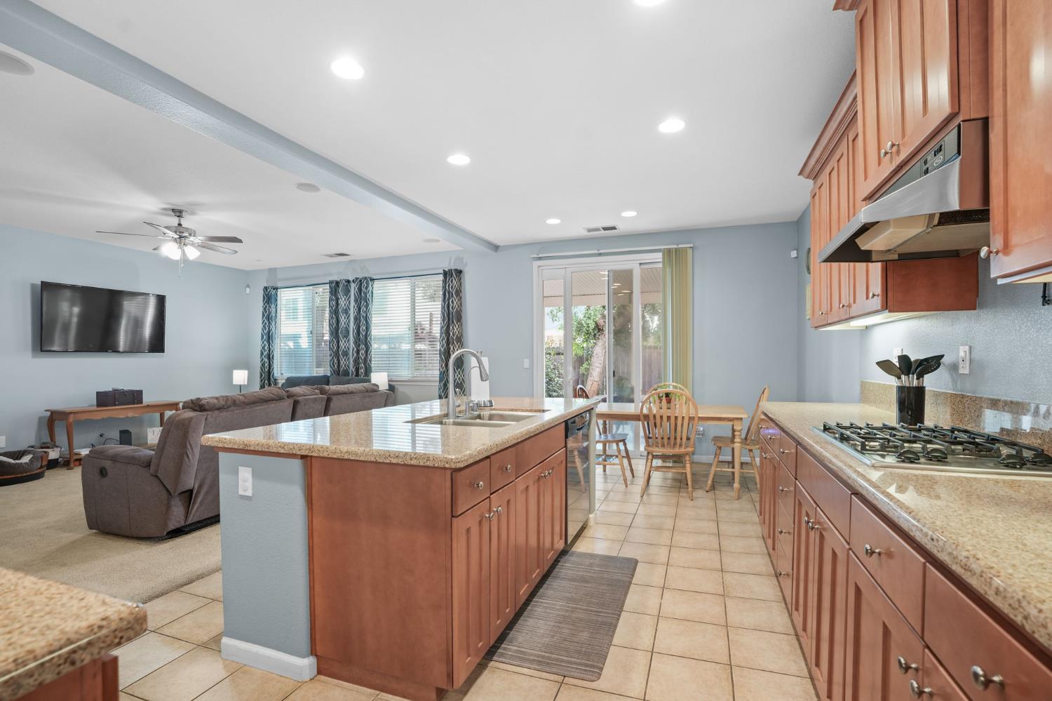 Detail Gallery Image 14 of 41 For 2512 Cancun Ct, Modesto,  CA 95355 - 3 Beds | 2/1 Baths