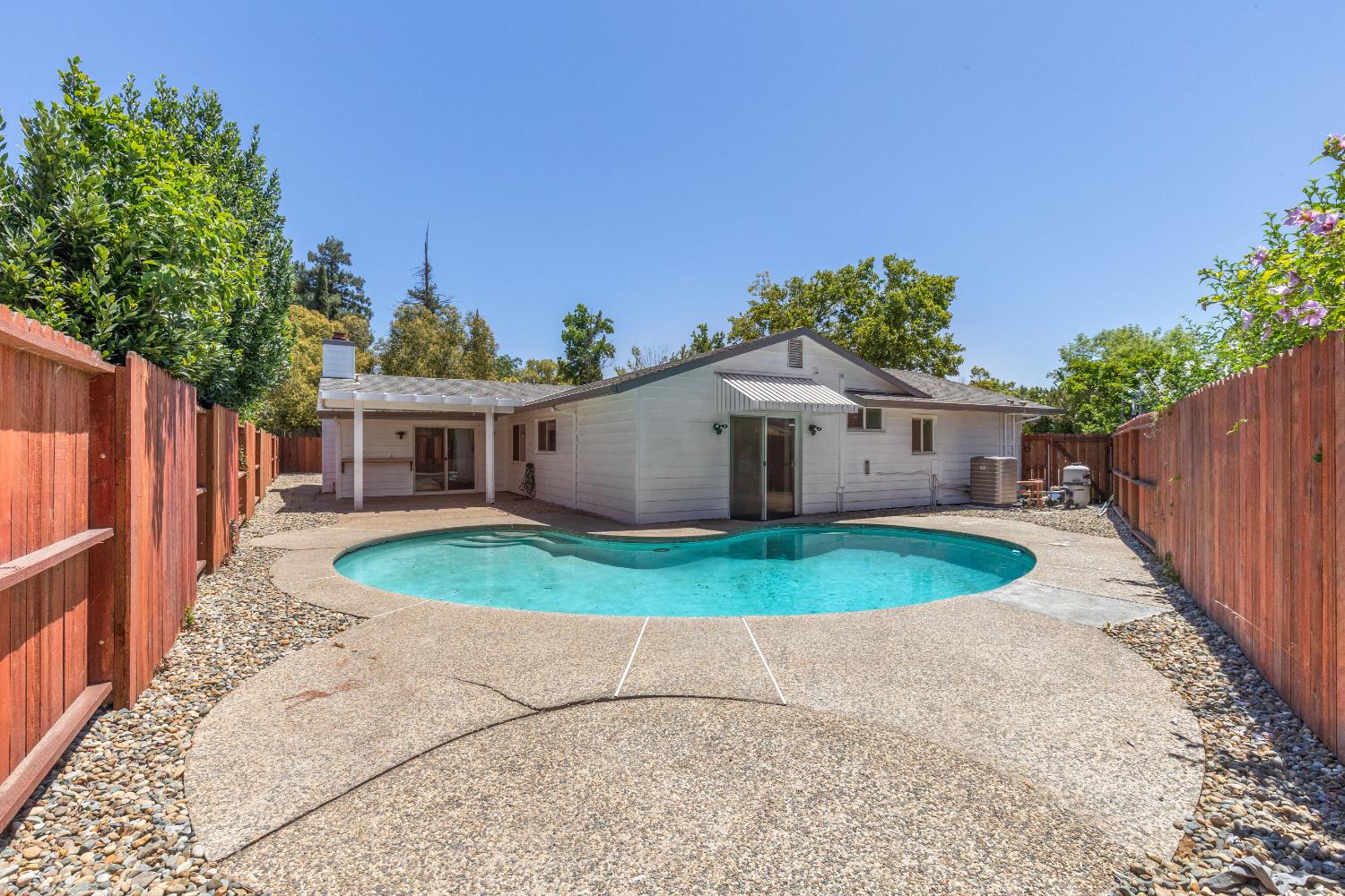 Detail Gallery Image 34 of 40 For 2537 Warrego Way, Sacramento,  CA 95826 - 4 Beds | 2/1 Baths