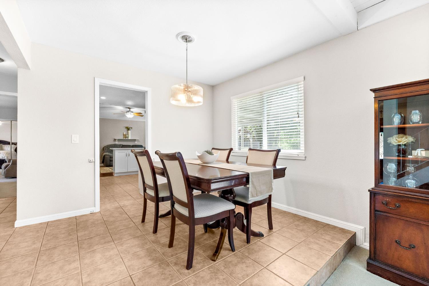 Detail Gallery Image 10 of 41 For 8107 Peppertree Rd, Dublin,  CA 94568 - 4 Beds | 2 Baths