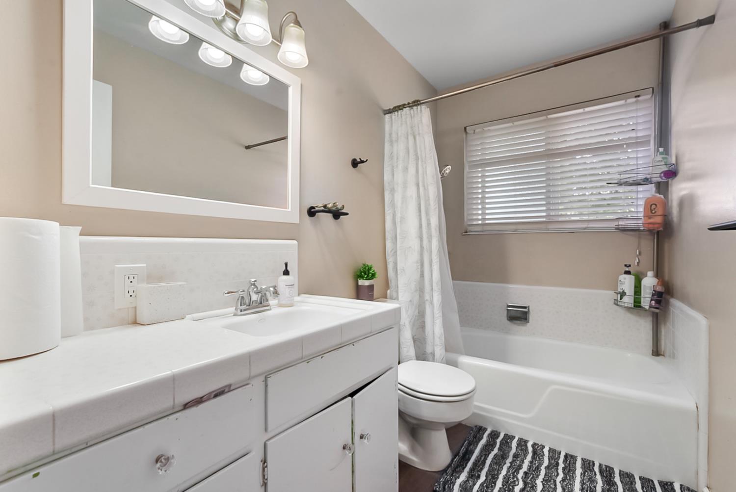 Detail Gallery Image 11 of 28 For 904 Tahoe Dr, Modesto,  CA 95350 - 3 Beds | 2 Baths