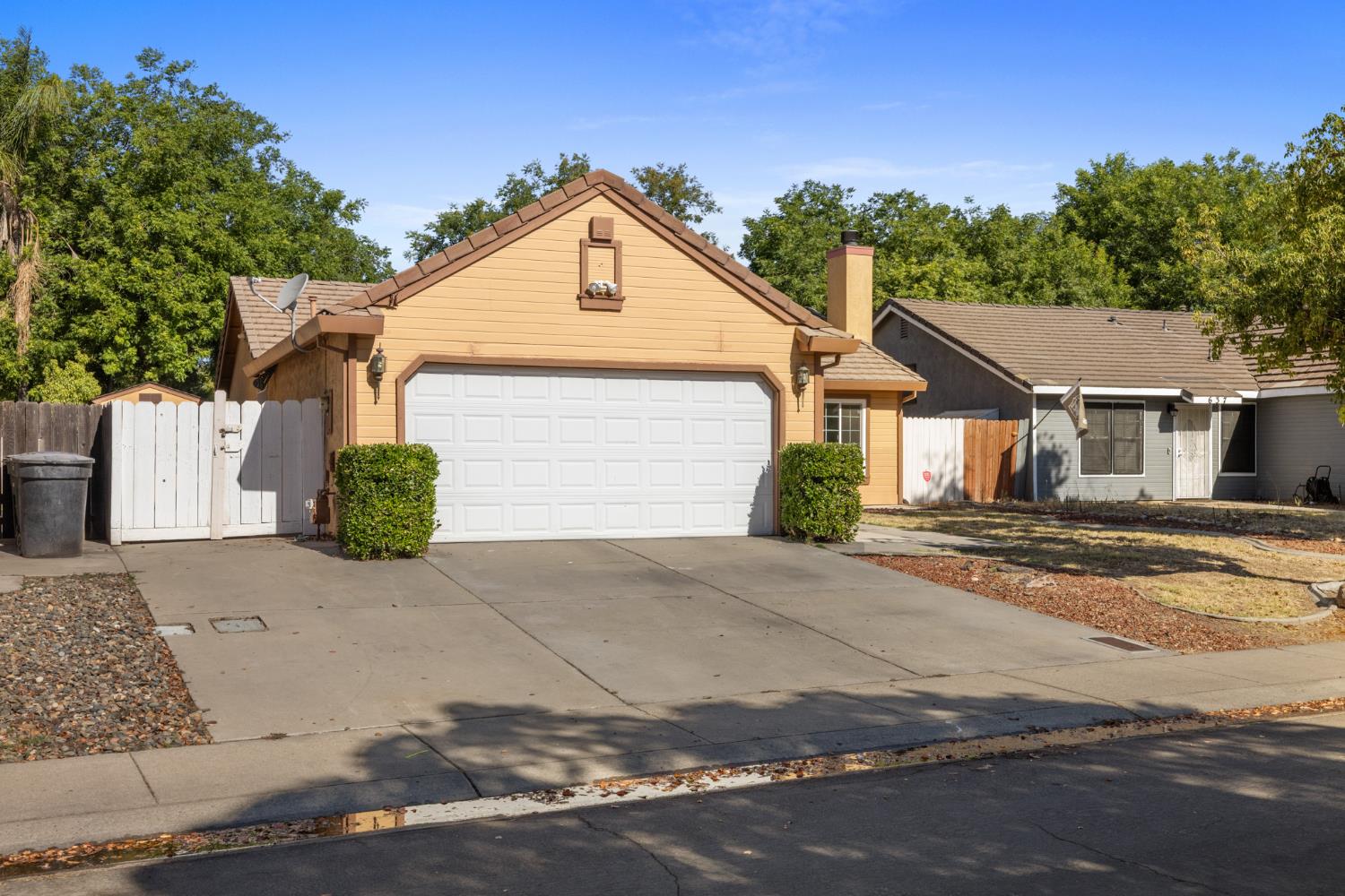 Detail Gallery Image 2 of 33 For 633 Waddell Way, Modesto,  CA 95357 - 3 Beds | 2 Baths