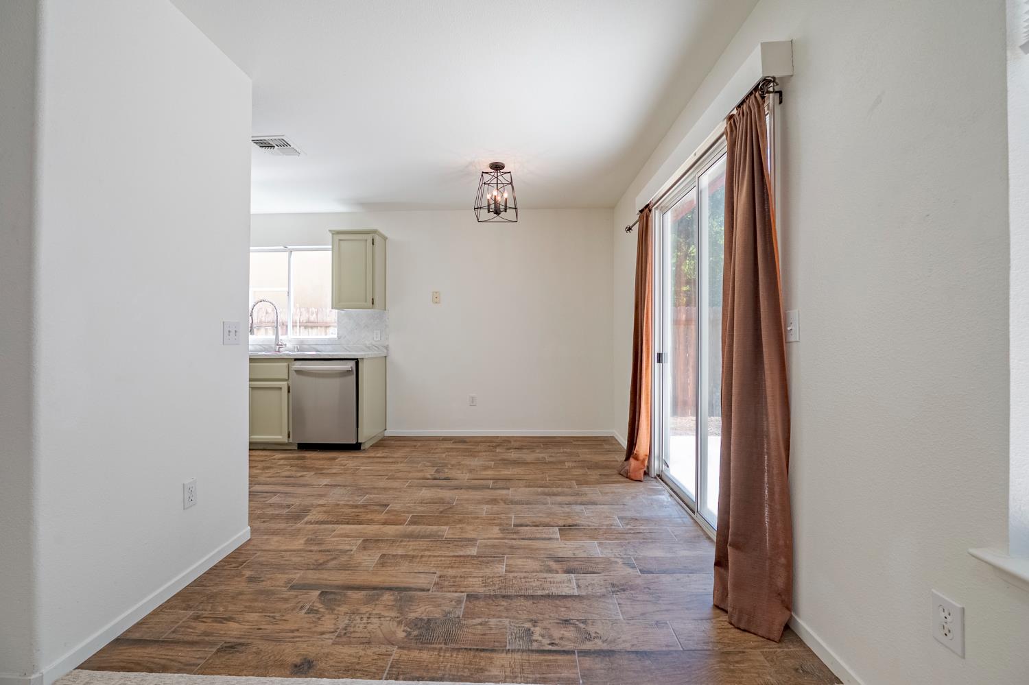 Detail Gallery Image 17 of 36 For 1584 Portola Way, Merced,  CA 95348 - 3 Beds | 2 Baths