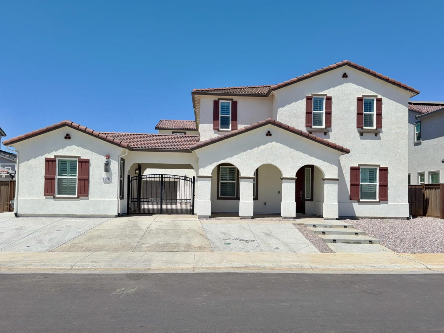 Detail Gallery Image 1 of 44 For 8594 Sona Way, Elk Grove,  CA 95757 - 6 Beds | 5/1 Baths