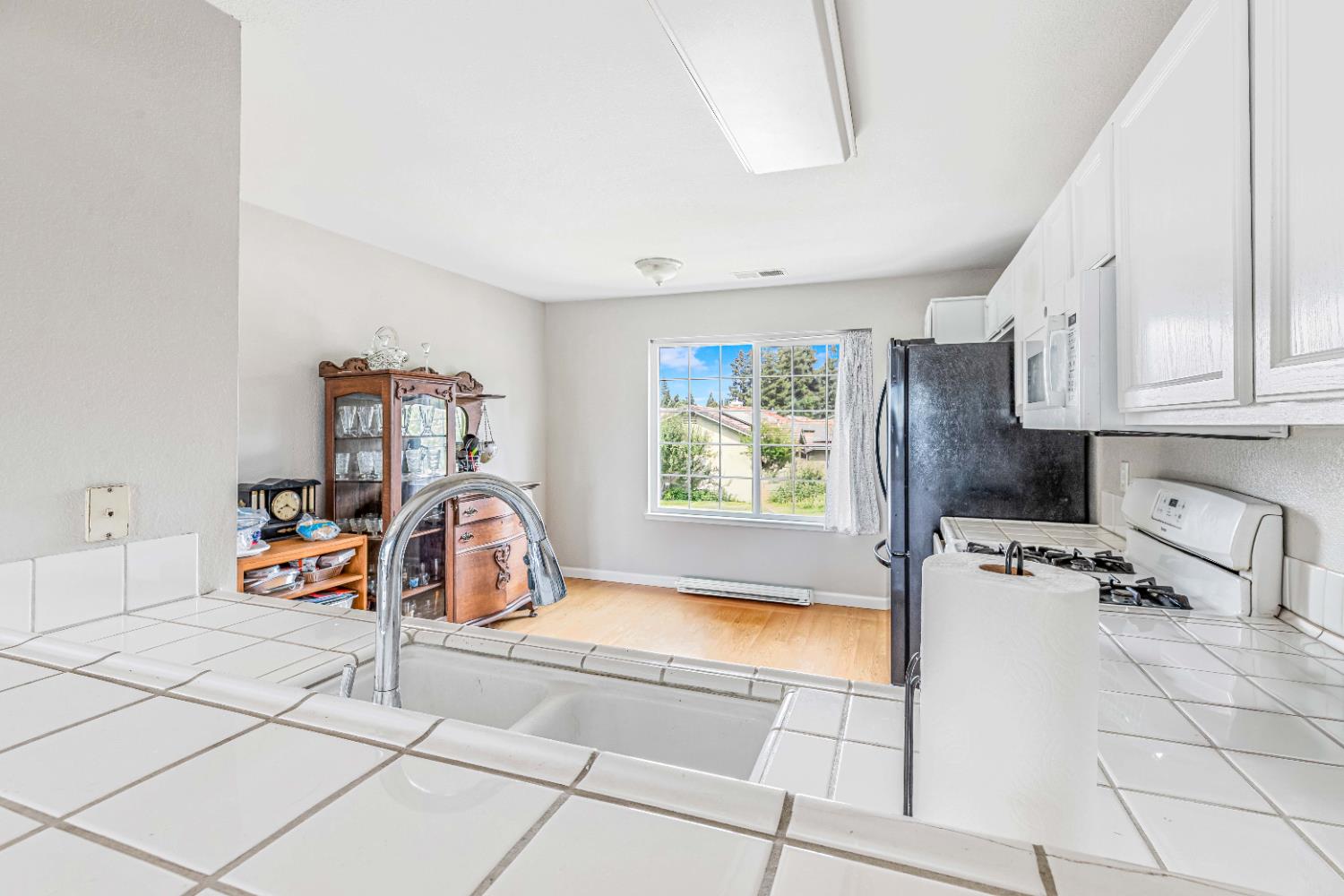 Detail Gallery Image 5 of 32 For 7003 Royal Links Dr, Riverbank,  CA 95367 - 4 Beds | 2/1 Baths