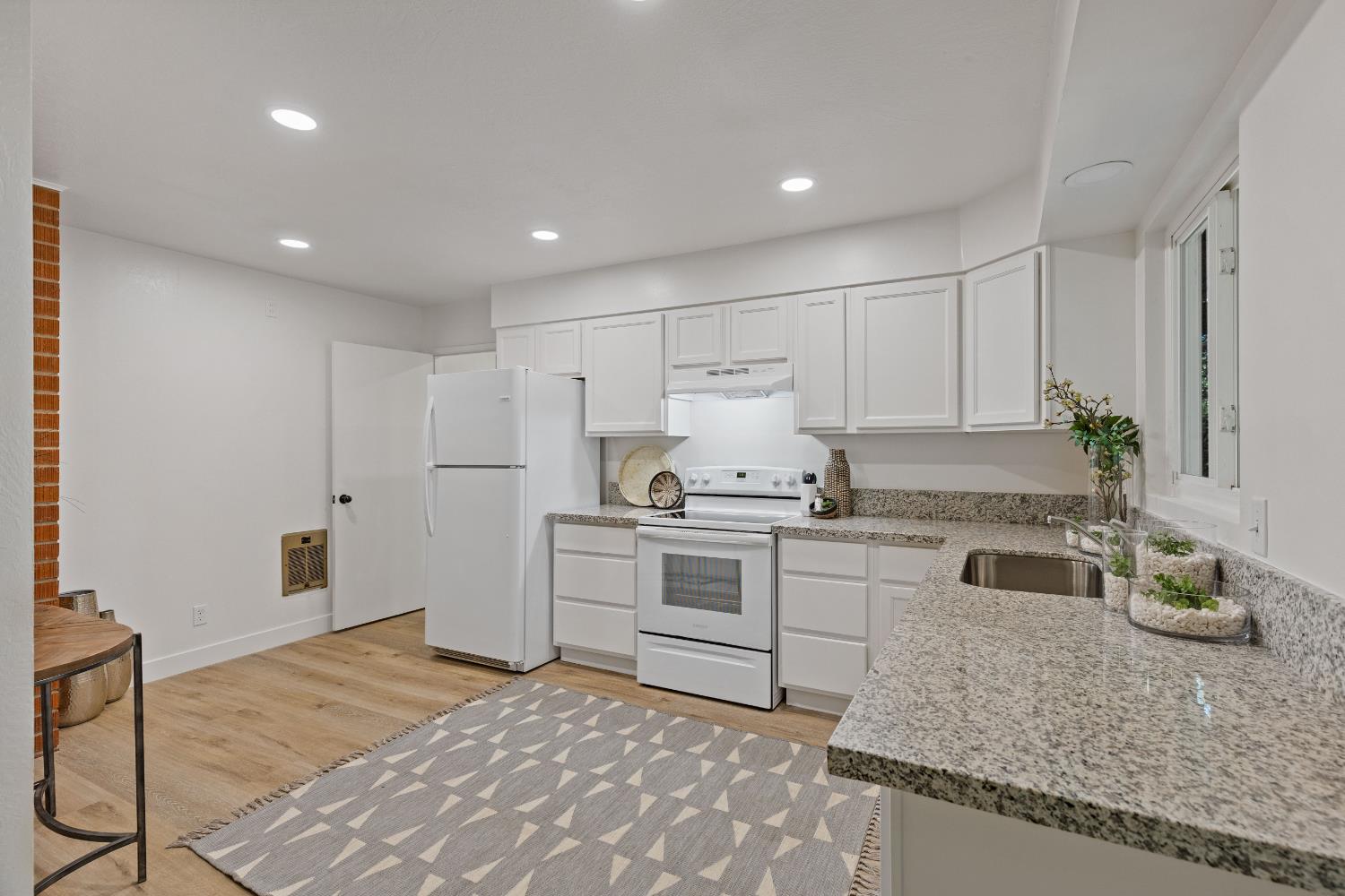 Detail Gallery Image 9 of 34 For 668 Crestview Dr, Diamond Springs,  CA 95619 - 3 Beds | 2 Baths