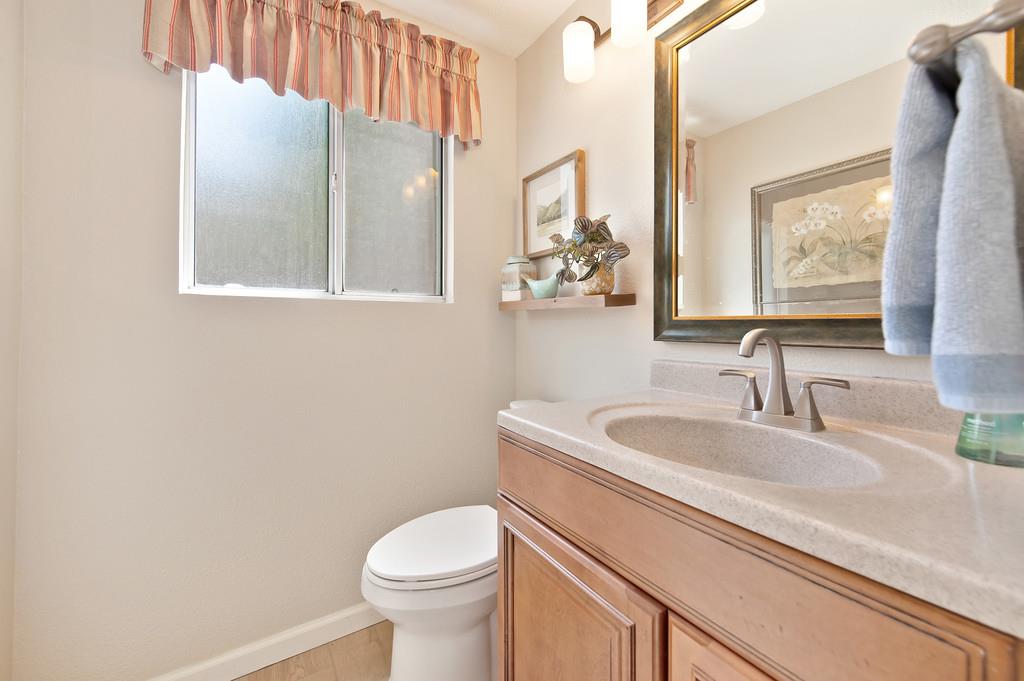 Detail Gallery Image 8 of 31 For 4530 Winter Oak Way, Antelope,  CA 95843 - 3 Beds | 2/1 Baths