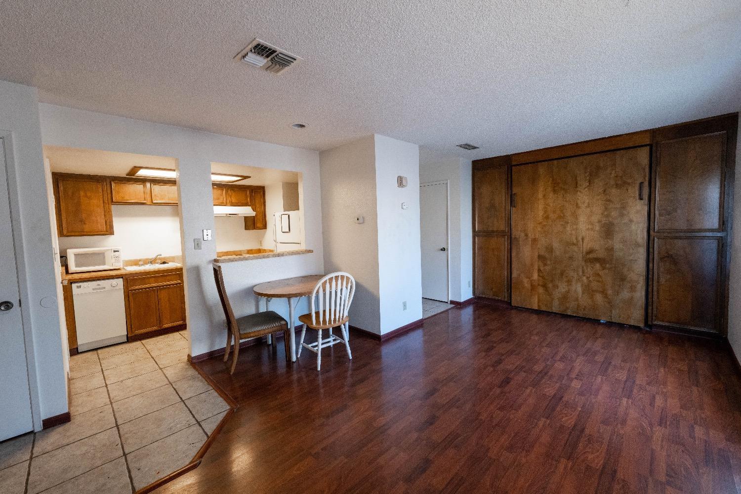 Detail Gallery Image 6 of 10 For 3701 Colonial Dr #34,  Modesto,  CA 95350 - 1 Beds | 1 Baths