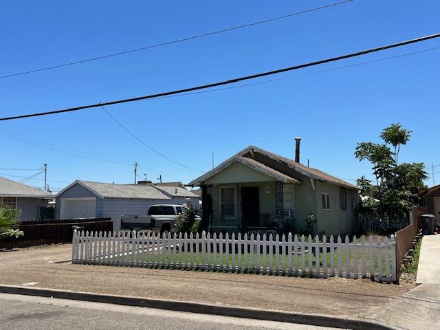 Detail Gallery Image 2 of 18 For 320 Wallis Ave, Gustine,  CA 95322 - 1 Beds | 1 Baths
