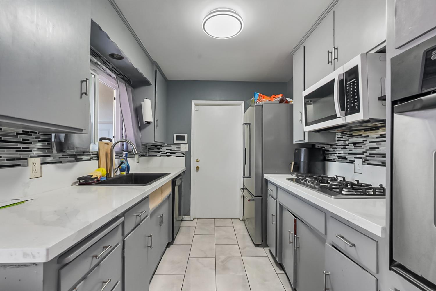 Detail Gallery Image 7 of 28 For 904 Tahoe Dr, Modesto,  CA 95350 - 3 Beds | 2 Baths