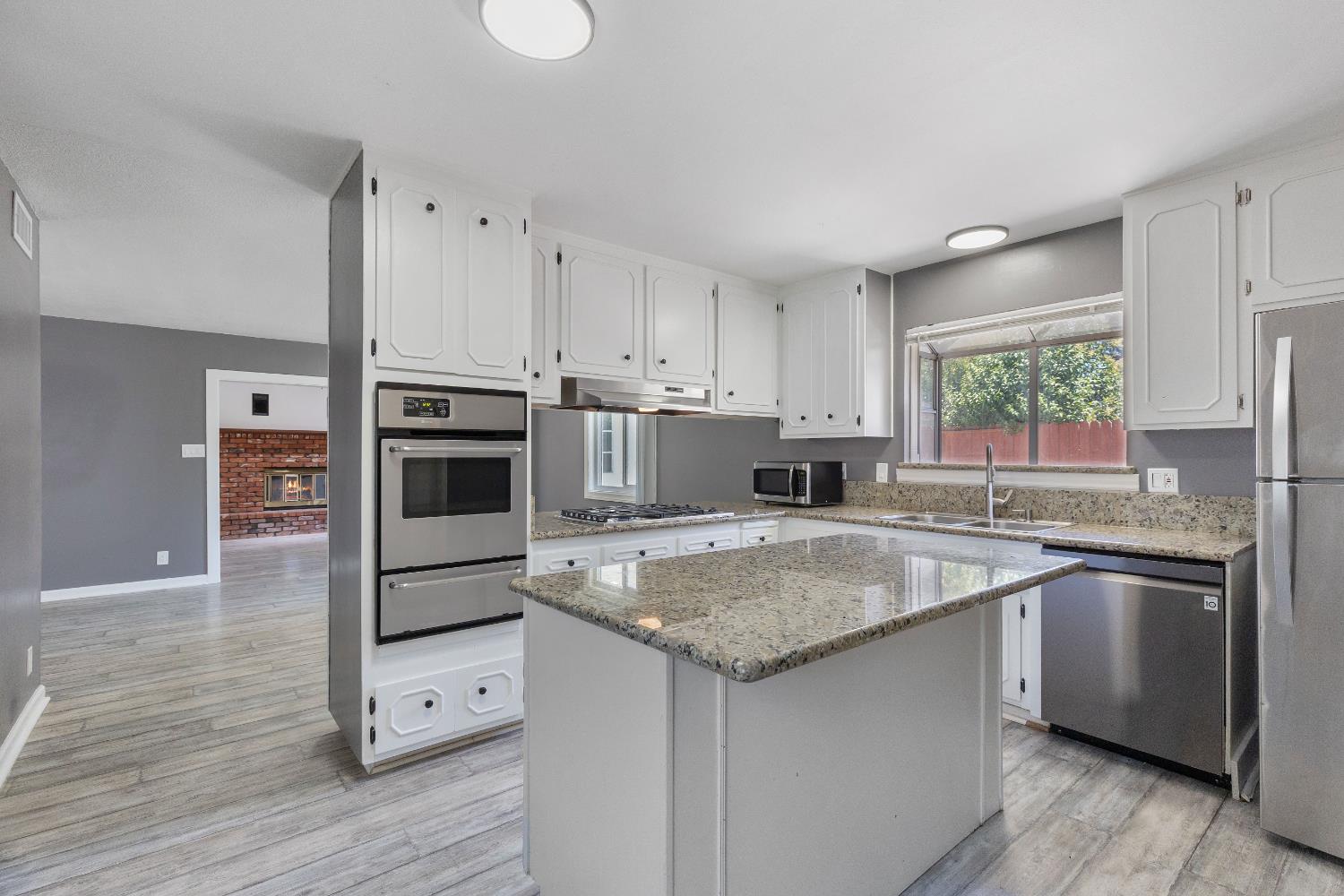 Detail Gallery Image 17 of 40 For 2537 Warrego Way, Sacramento,  CA 95826 - 4 Beds | 2/1 Baths