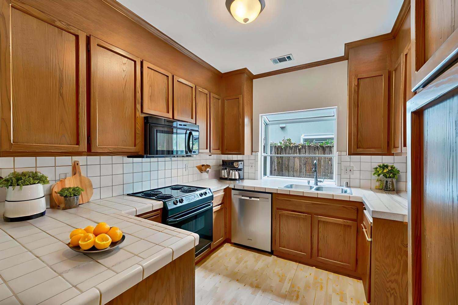 Detail Gallery Image 6 of 36 For 6736 Folkstone Way, Elk Grove,  CA 95758 - 4 Beds | 3 Baths