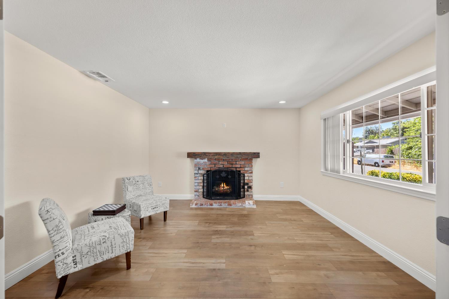 Detail Gallery Image 10 of 60 For 6936 Kon Tiki Dr, Orangevale,  CA 95662 - 4 Beds | 2/1 Baths