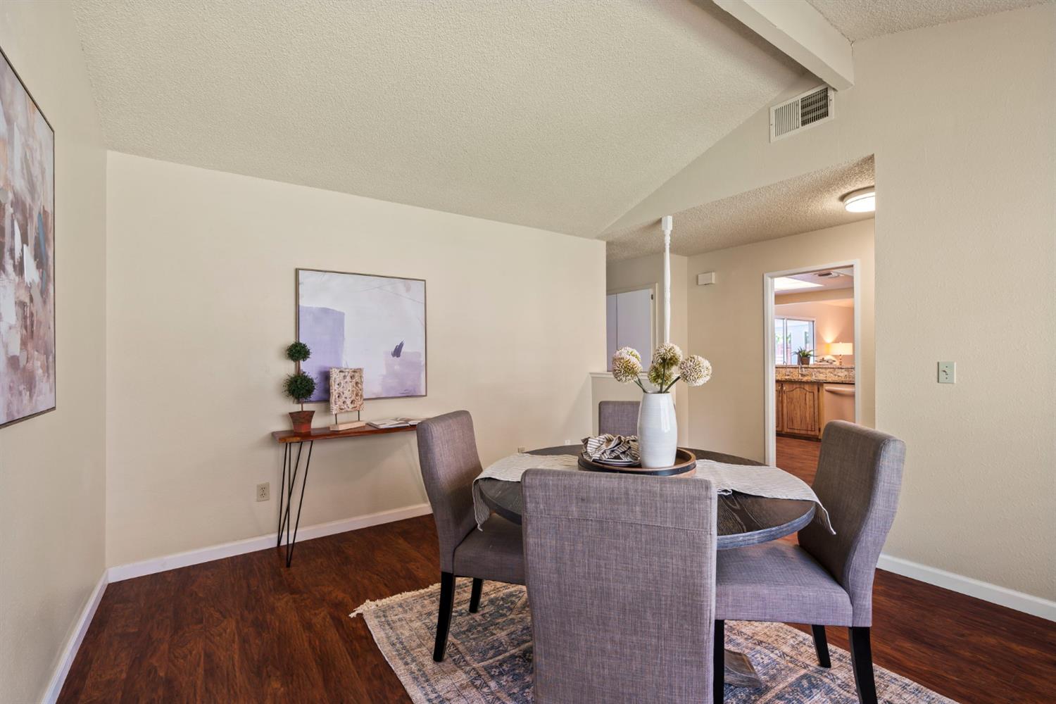 Detail Gallery Image 11 of 32 For 3331 Calico Ct, Sacramento,  CA 95826 - 3 Beds | 2 Baths