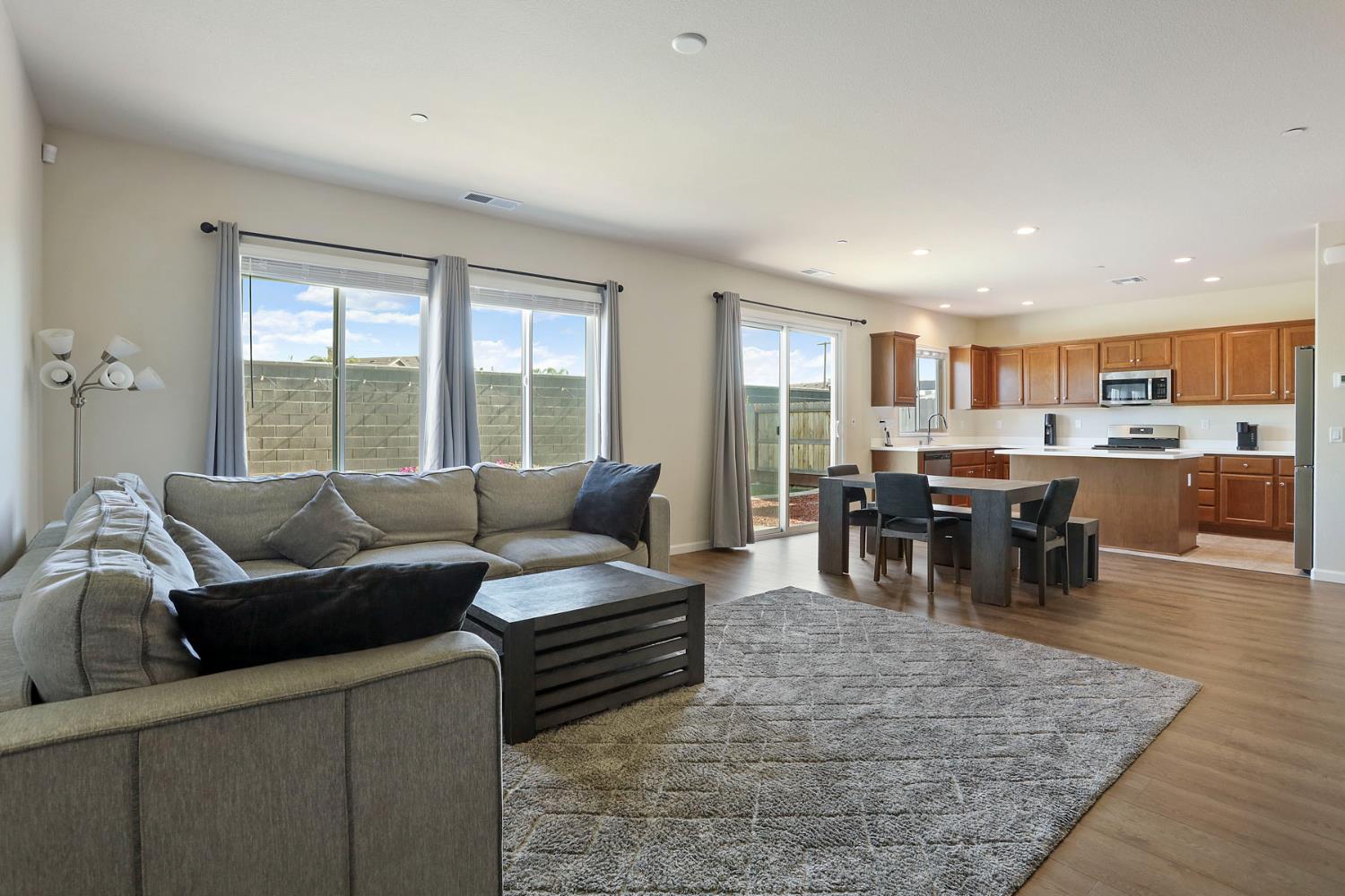 Detail Gallery Image 9 of 33 For 1540 Aspire Way, Modesto,  CA 95356 - 5 Beds | 2/1 Baths
