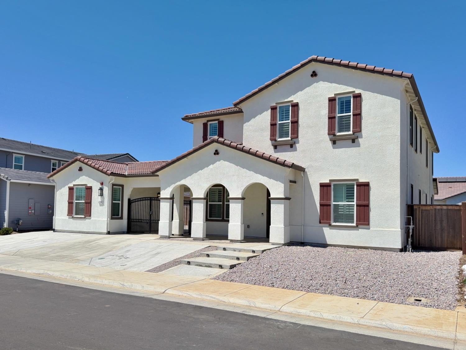 Detail Gallery Image 3 of 44 For 8594 Sona Way, Elk Grove,  CA 95757 - 6 Beds | 5/1 Baths