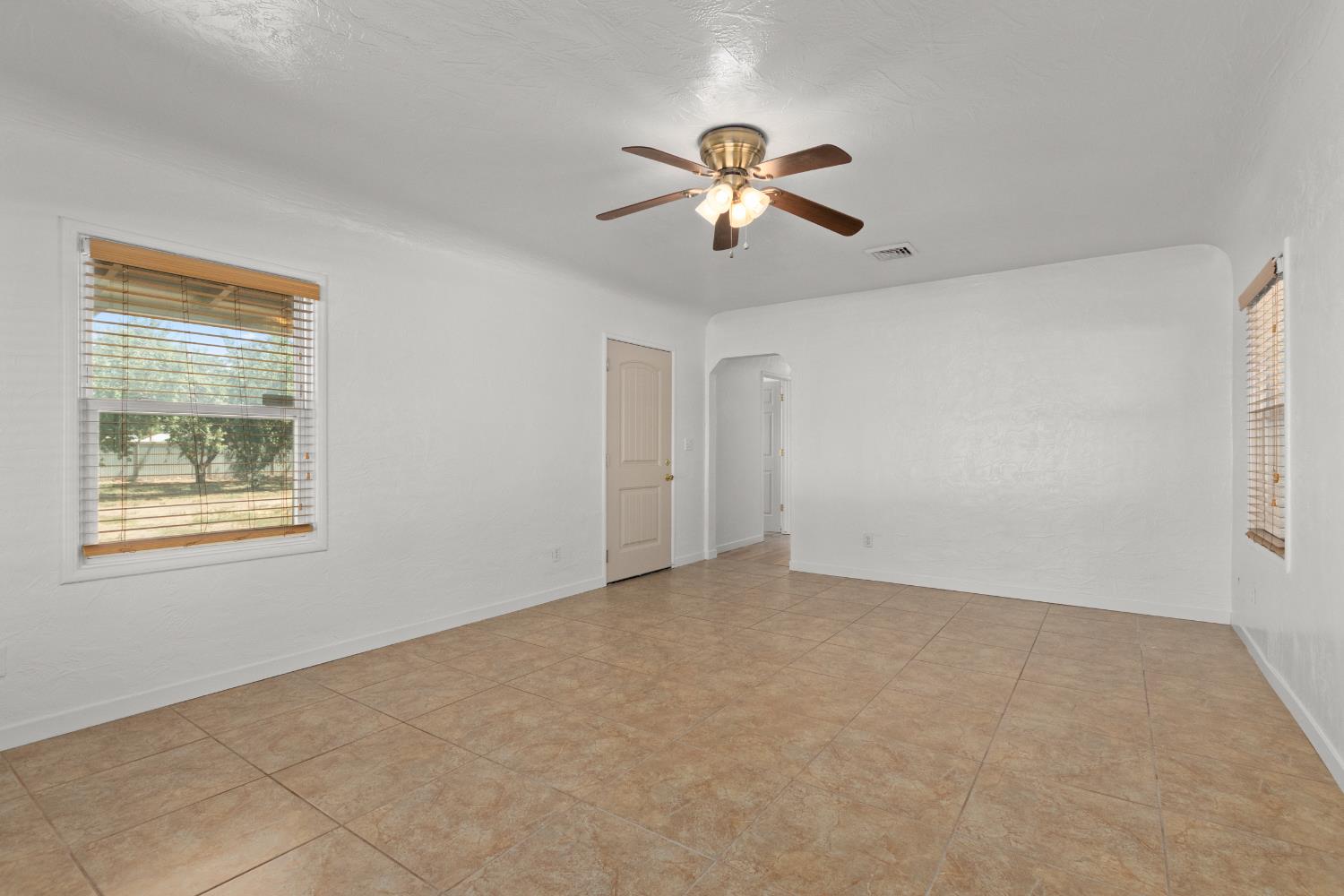 Detail Gallery Image 7 of 25 For 3030 Pioneer Rd, Hughson,  CA 95326 - 3 Beds | 1 Baths