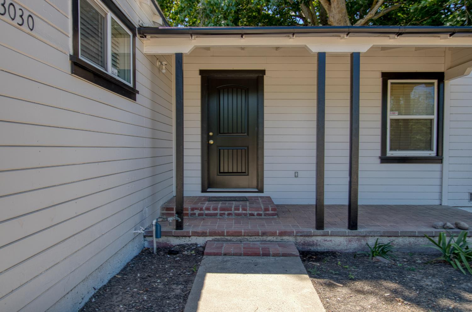 Detail Gallery Image 5 of 25 For 3030 Pioneer Rd, Hughson,  CA 95326 - 3 Beds | 1 Baths