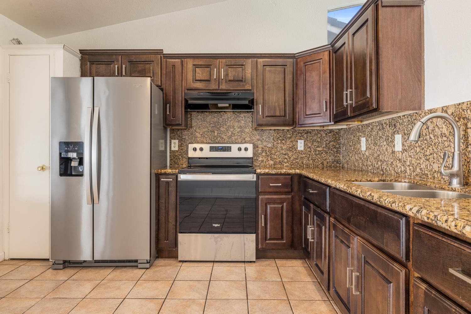 Detail Gallery Image 13 of 33 For 633 Waddell Way, Modesto,  CA 95357 - 3 Beds | 2 Baths