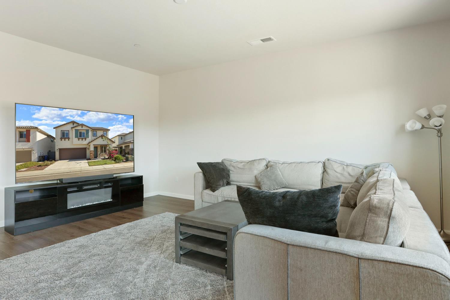 Detail Gallery Image 15 of 33 For 1540 Aspire Way, Modesto,  CA 95356 - 5 Beds | 2/1 Baths