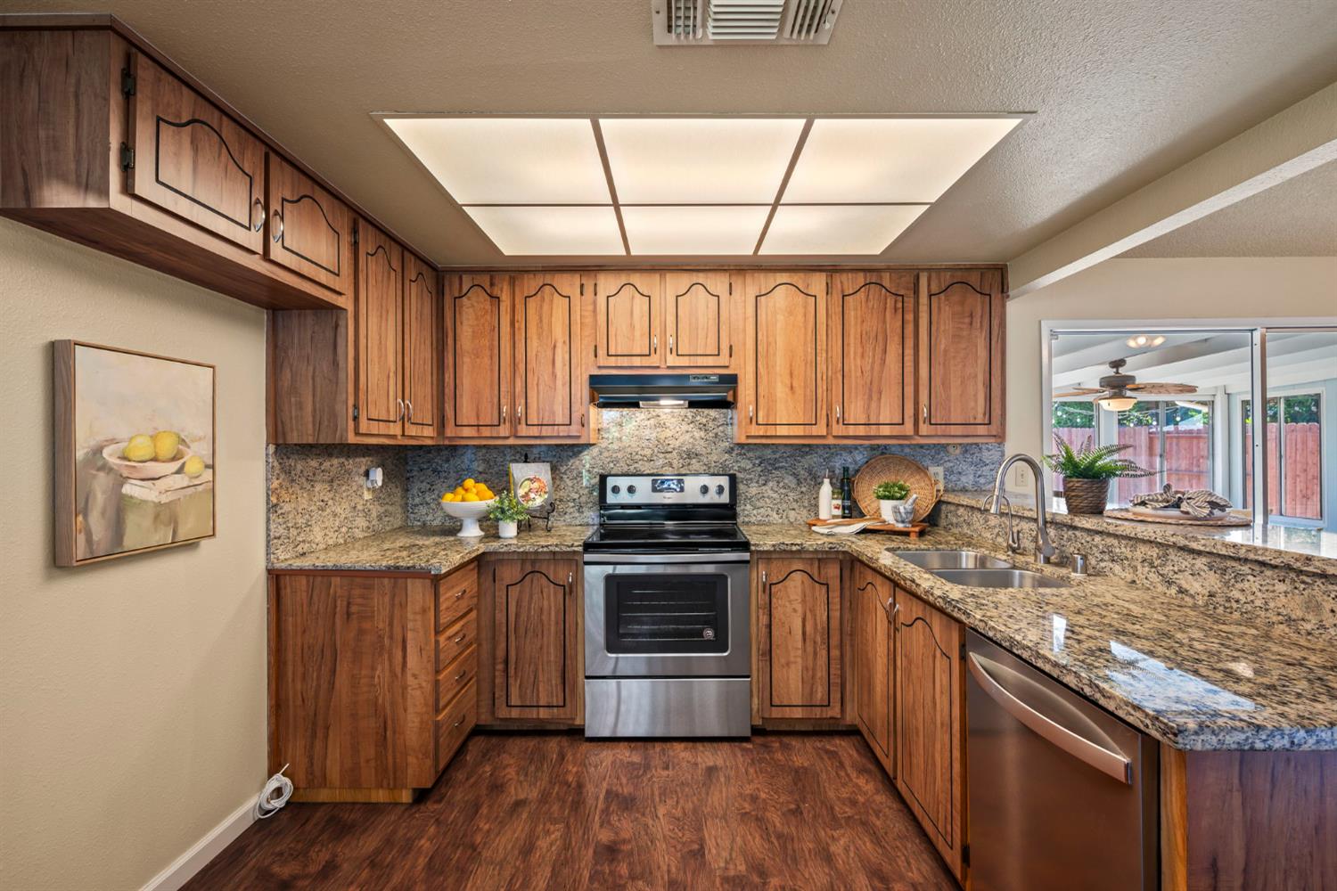 Detail Gallery Image 14 of 32 For 3331 Calico Ct, Sacramento,  CA 95826 - 3 Beds | 2 Baths