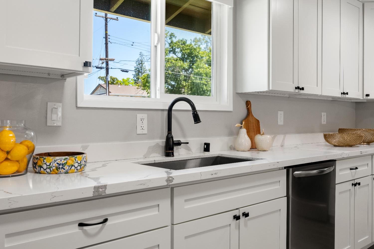 Detail Gallery Image 14 of 49 For 9100 La Serena Dr, Fair Oaks,  CA 95628 - 3 Beds | 2 Baths