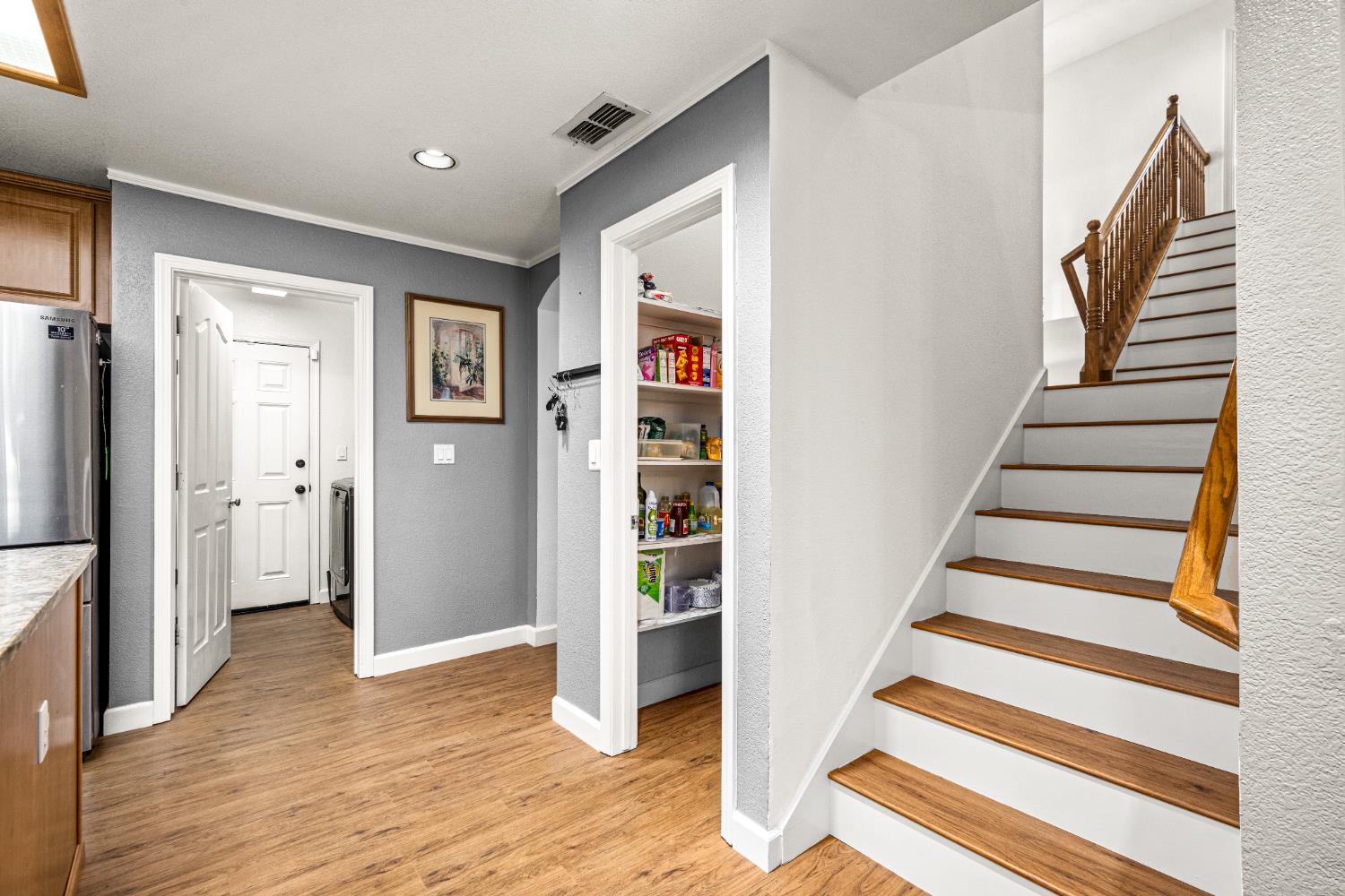 Detail Gallery Image 18 of 57 For 5100 Homeland Ct, Antelope,  CA 95843 - 6 Beds | 3 Baths
