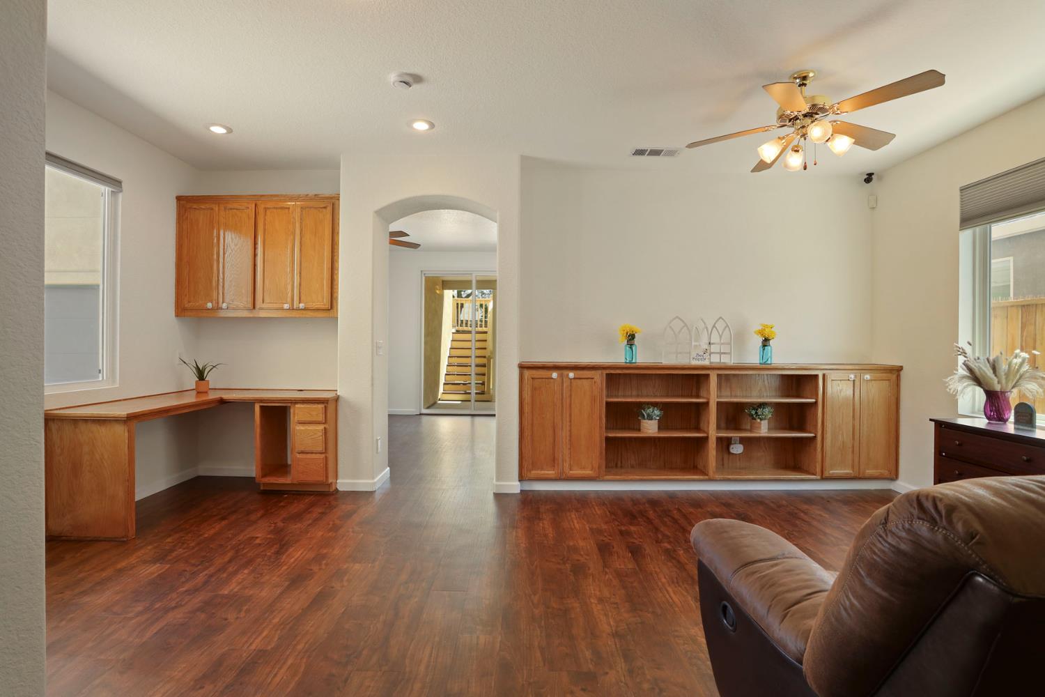 Detail Gallery Image 7 of 16 For 1262 Syracuse Ln, Manteca,  CA 95336 - 4 Beds | 2/1 Baths