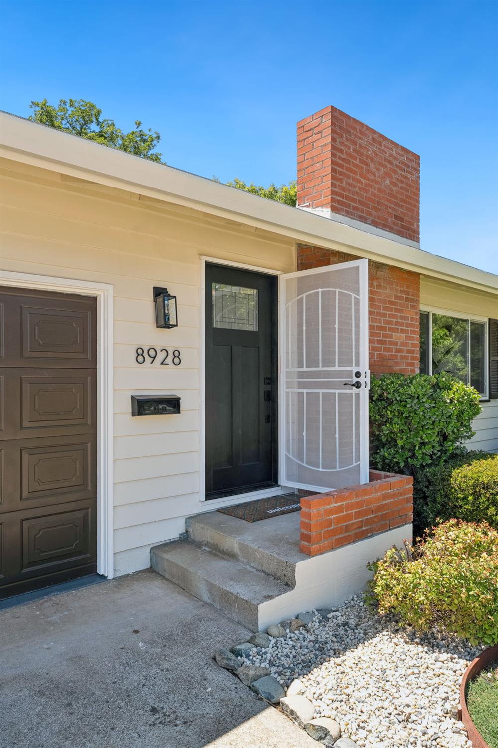 Detail Gallery Image 4 of 32 For 8928 Pershing Ave, Orangevale,  CA 95662 - 3 Beds | 2 Baths