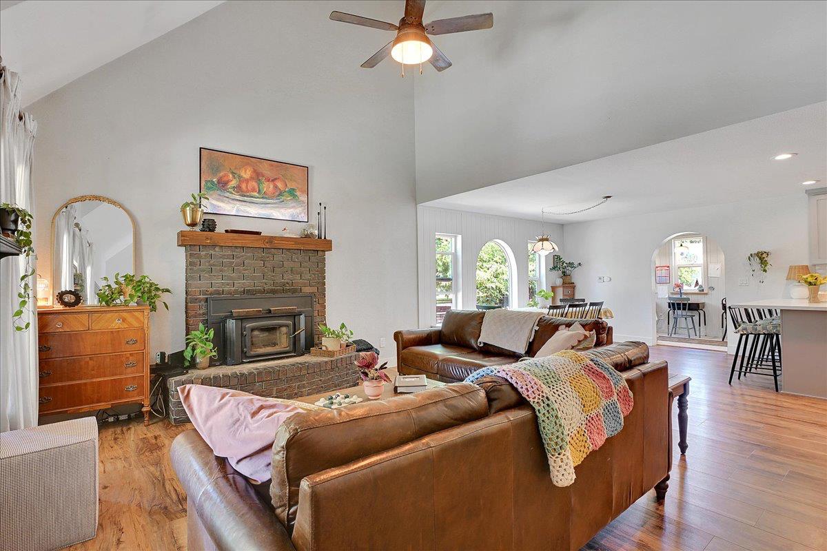Detail Gallery Image 7 of 45 For 2724 State Highway 20, Marysville,  CA 95901 - 3 Beds | 2 Baths