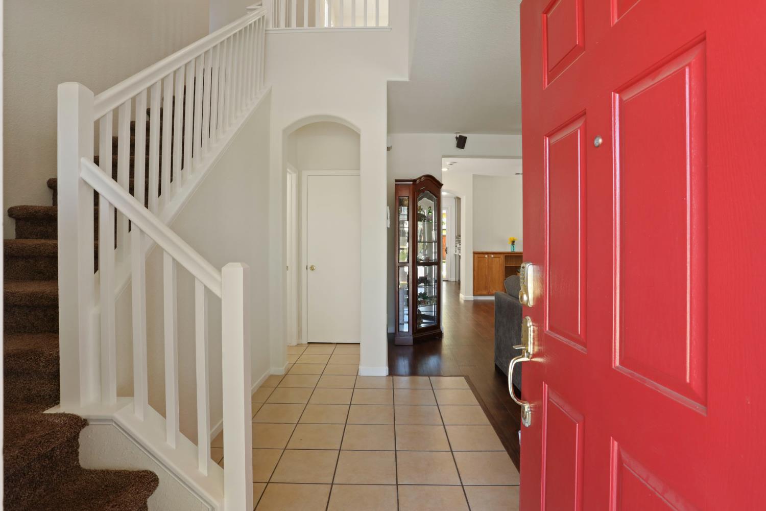 Detail Gallery Image 4 of 16 For 1262 Syracuse Ln, Manteca,  CA 95336 - 4 Beds | 2/1 Baths