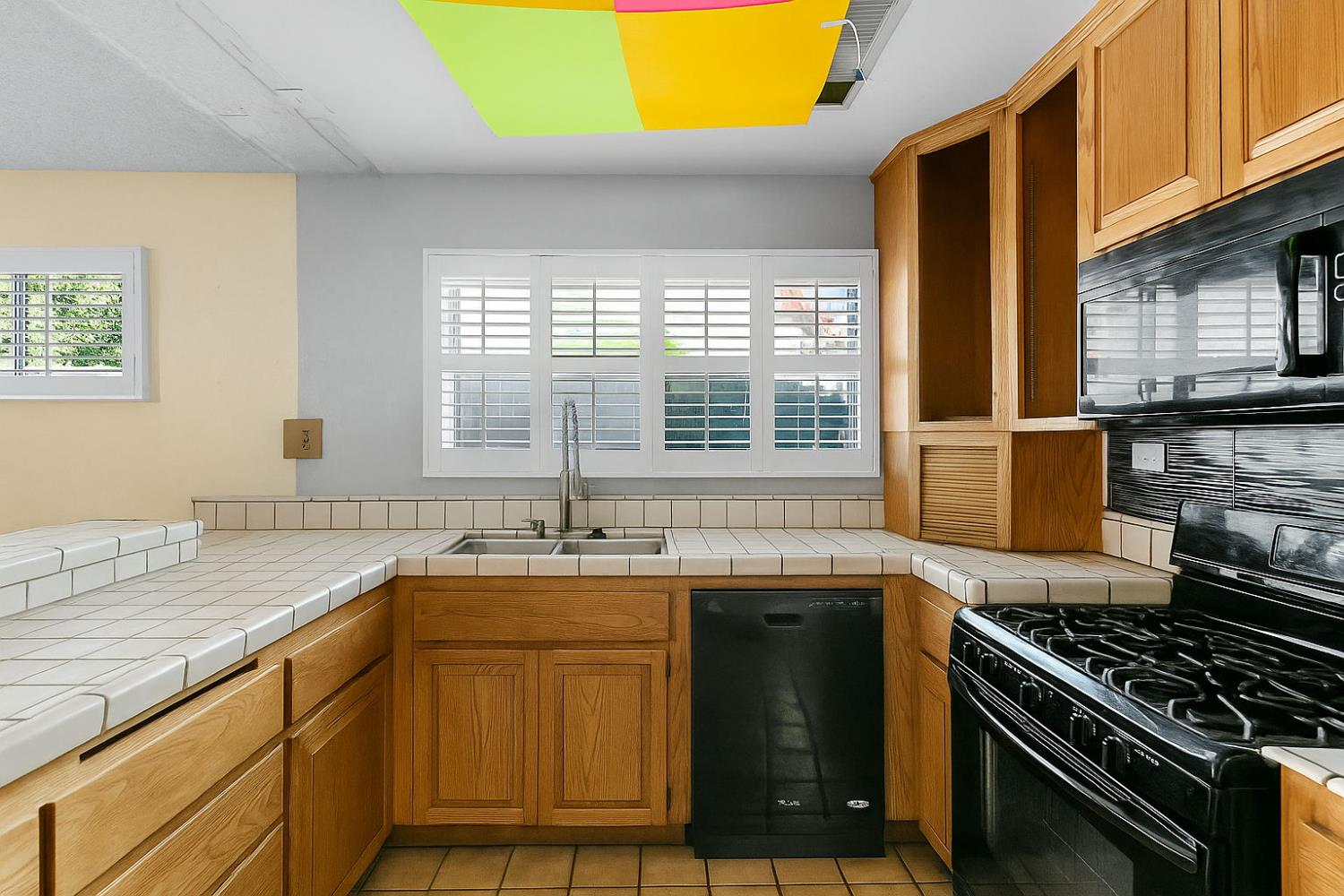 Detail Gallery Image 6 of 14 For 423 El Dorado Dr, Woodland,  CA 95695 - 4 Beds | 2 Baths