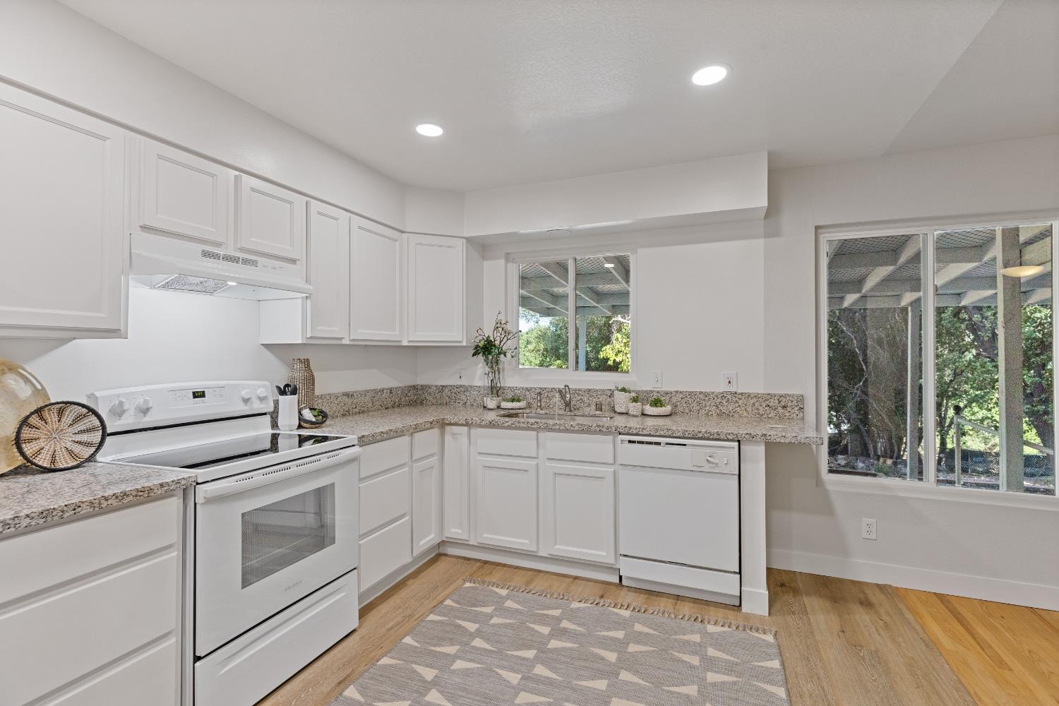 Detail Gallery Image 10 of 34 For 668 Crestview Dr, Diamond Springs,  CA 95619 - 3 Beds | 2 Baths