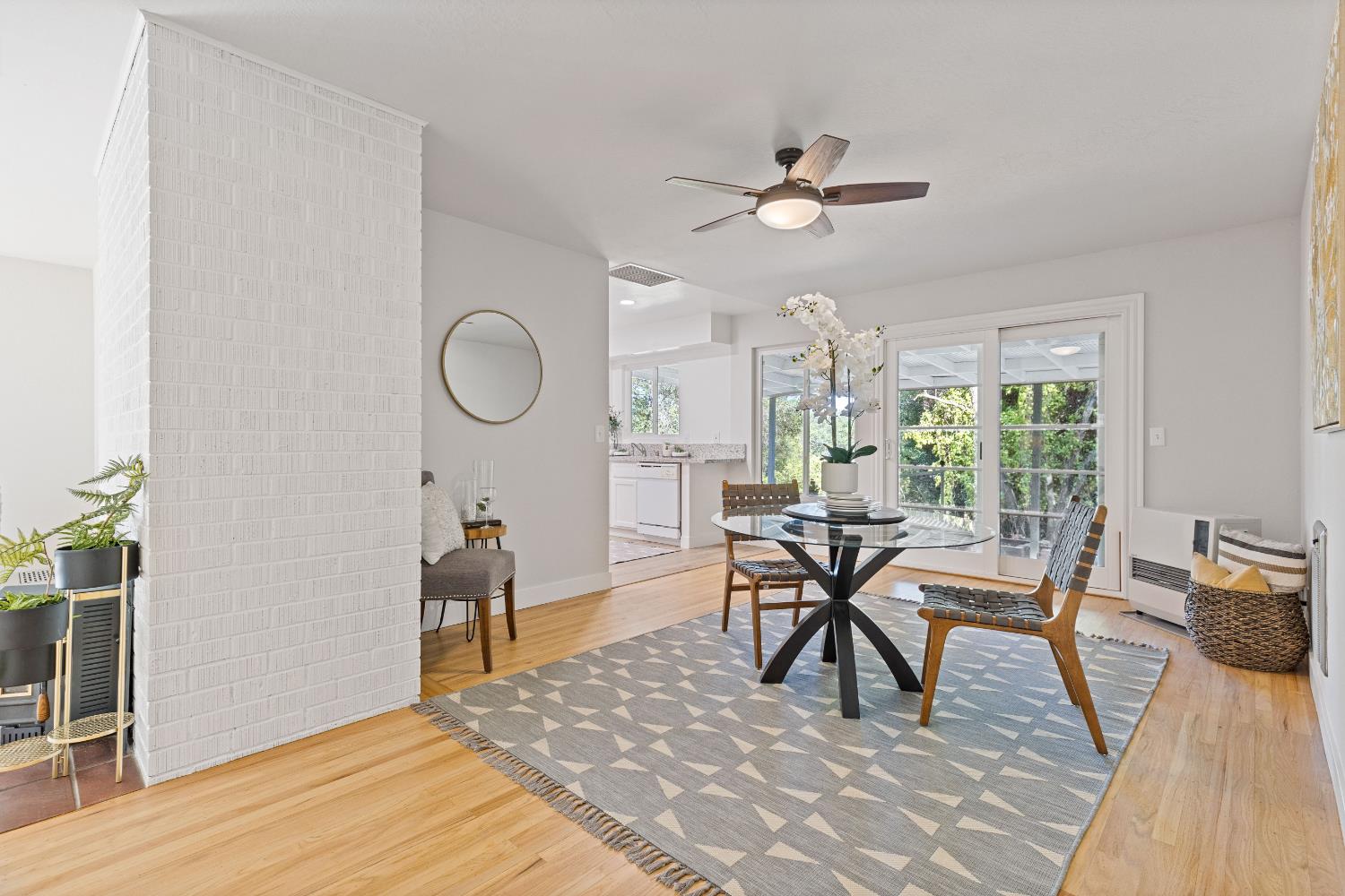 Detail Gallery Image 8 of 34 For 668 Crestview Dr, Diamond Springs,  CA 95619 - 3 Beds | 2 Baths