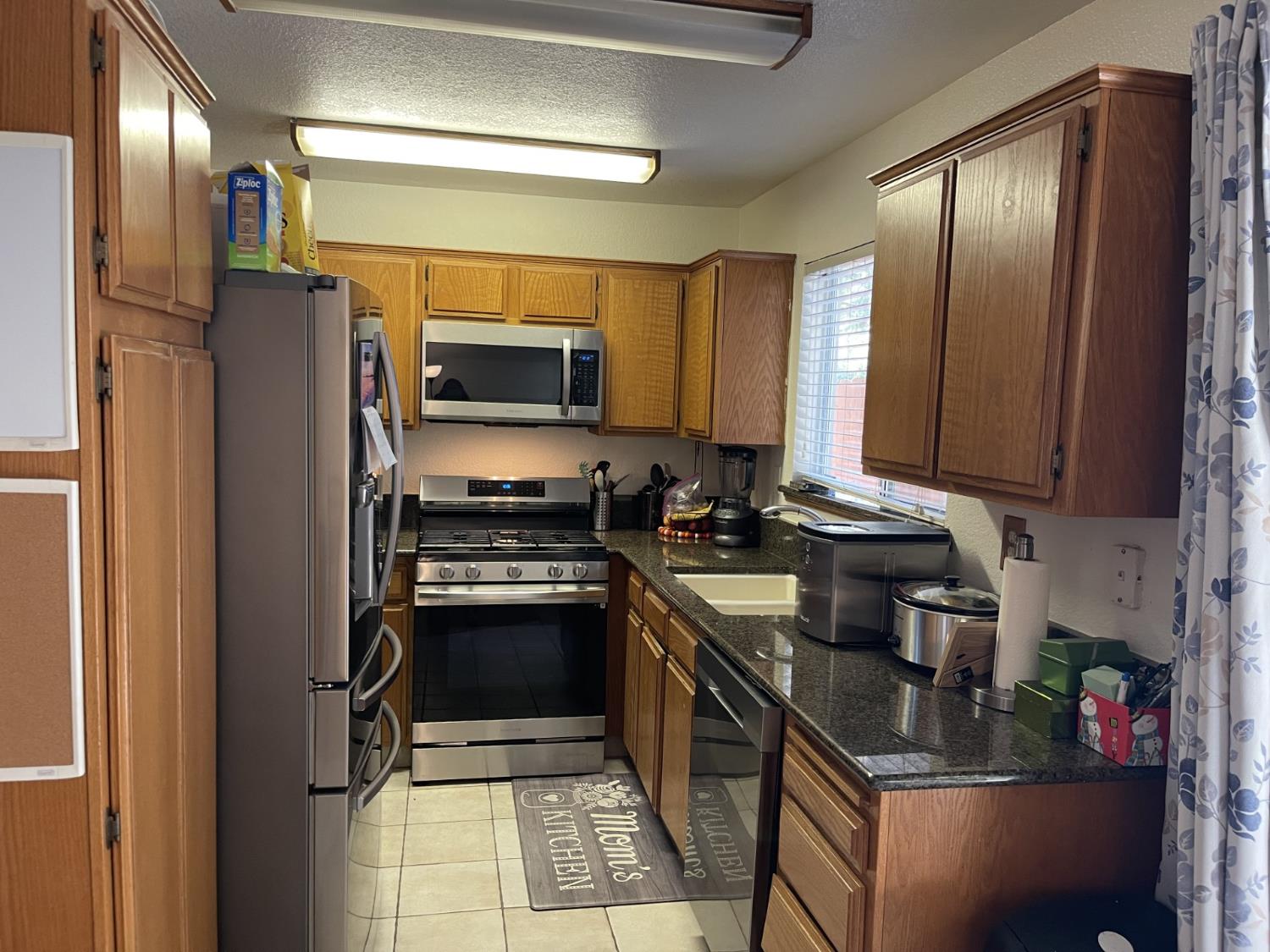 Detail Gallery Image 4 of 9 For 235 Touchstone Pl, West Sacramento,  CA 95691 - 3 Beds | 2/1 Baths