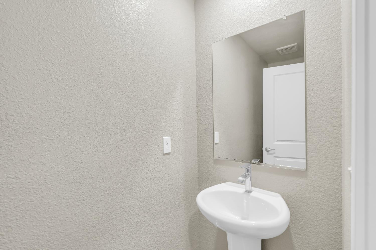 Detail Gallery Image 9 of 29 For 4055 Prosser St, West Sacramento,  CA 95691 - 3 Beds | 2/1 Baths