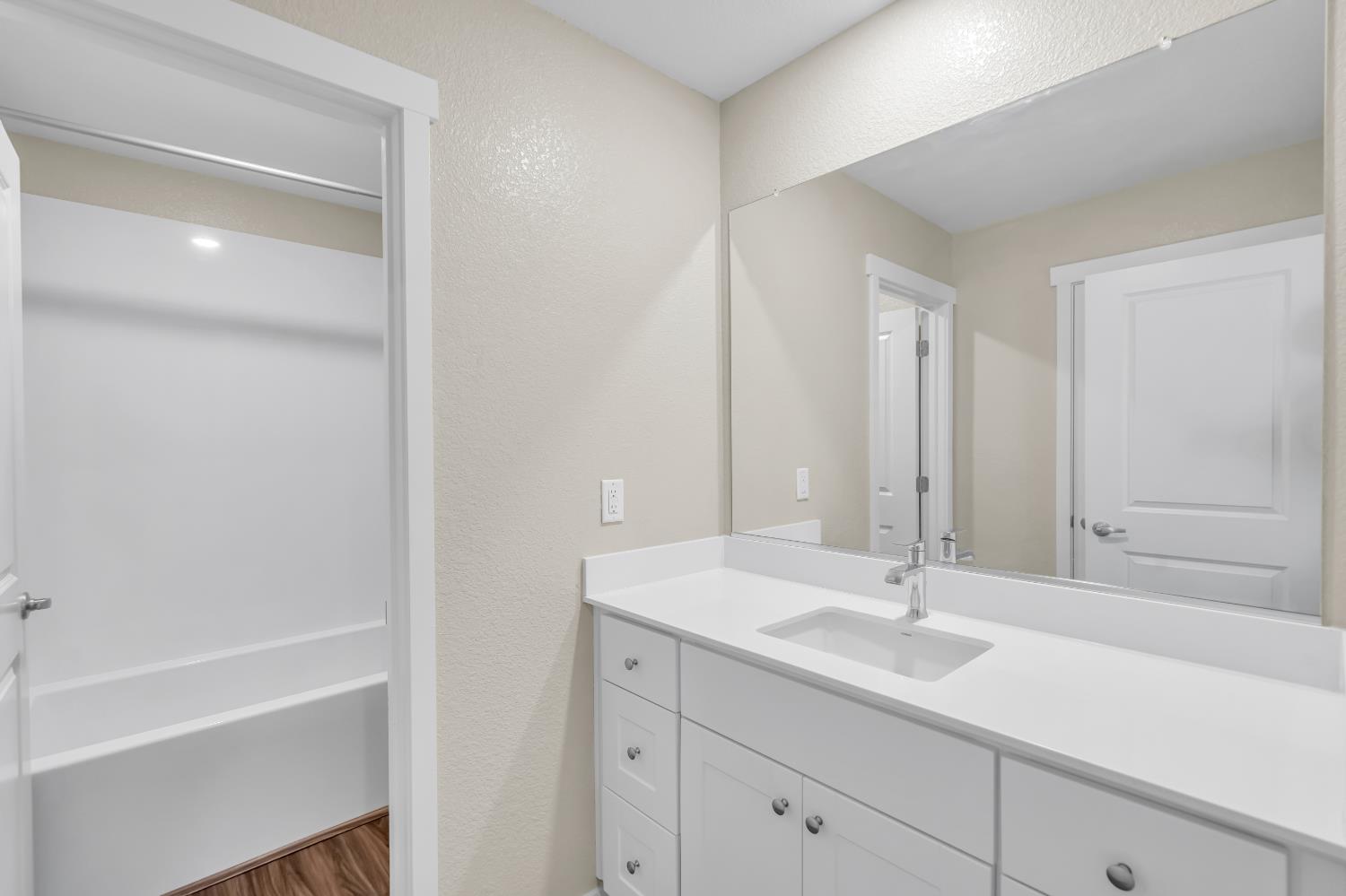 Detail Gallery Image 13 of 29 For 4055 Prosser St, West Sacramento,  CA 95691 - 3 Beds | 2/1 Baths