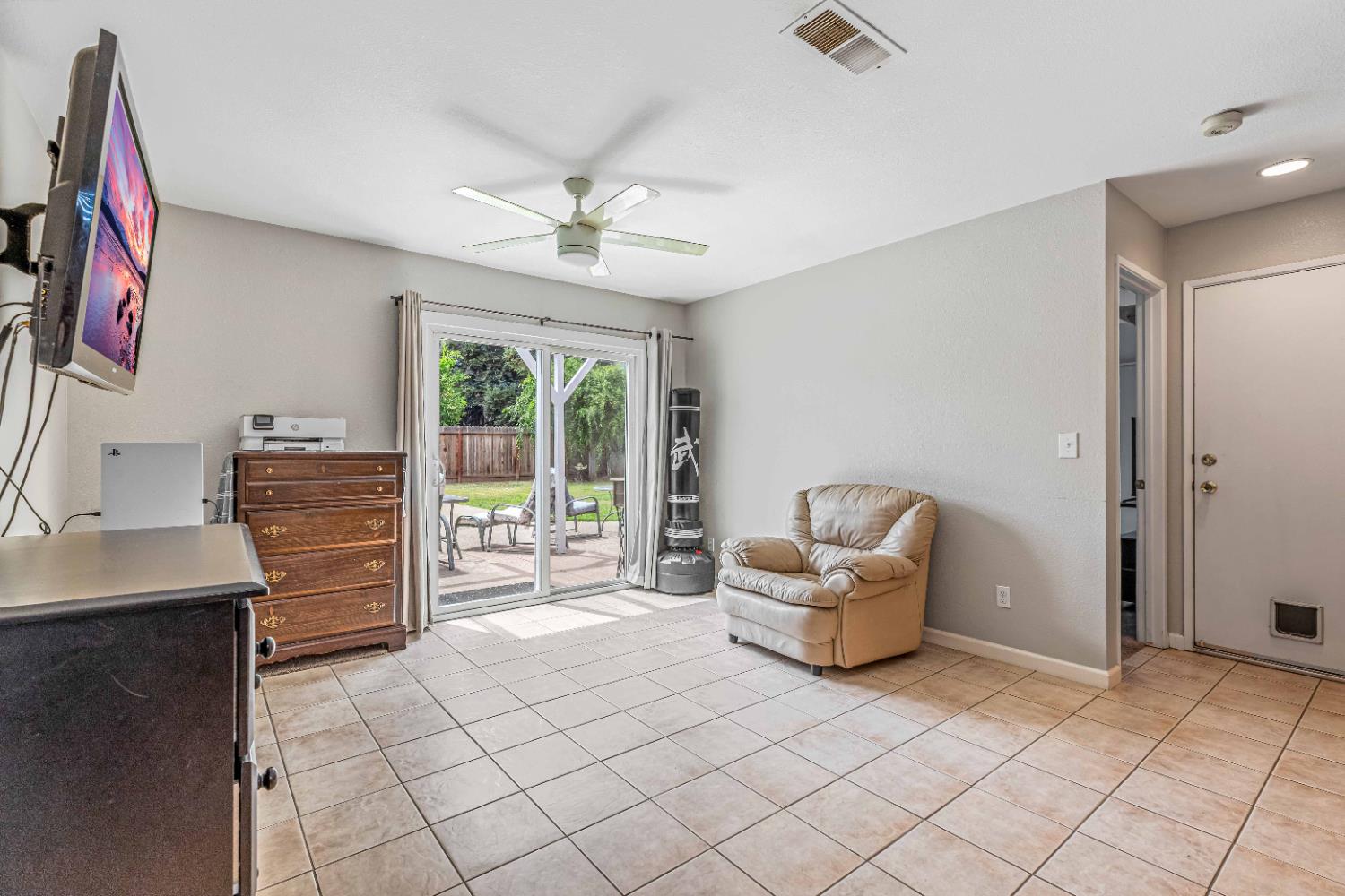 Detail Gallery Image 16 of 32 For 7003 Royal Links Dr, Riverbank,  CA 95367 - 4 Beds | 2/1 Baths