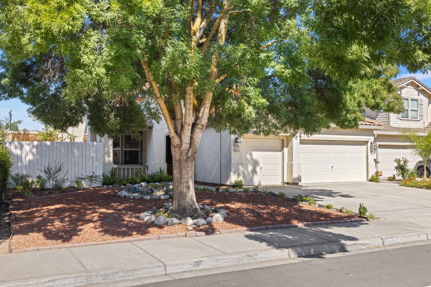 Detail Gallery Image 3 of 55 For 3917 Dragoo Park Dr, Modesto,  CA 95356 - 4 Beds | 2 Baths
