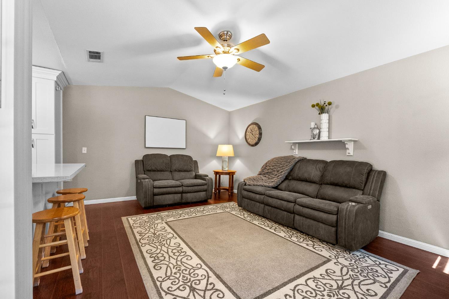 Detail Gallery Image 16 of 41 For 8107 Peppertree Rd, Dublin,  CA 94568 - 4 Beds | 2 Baths