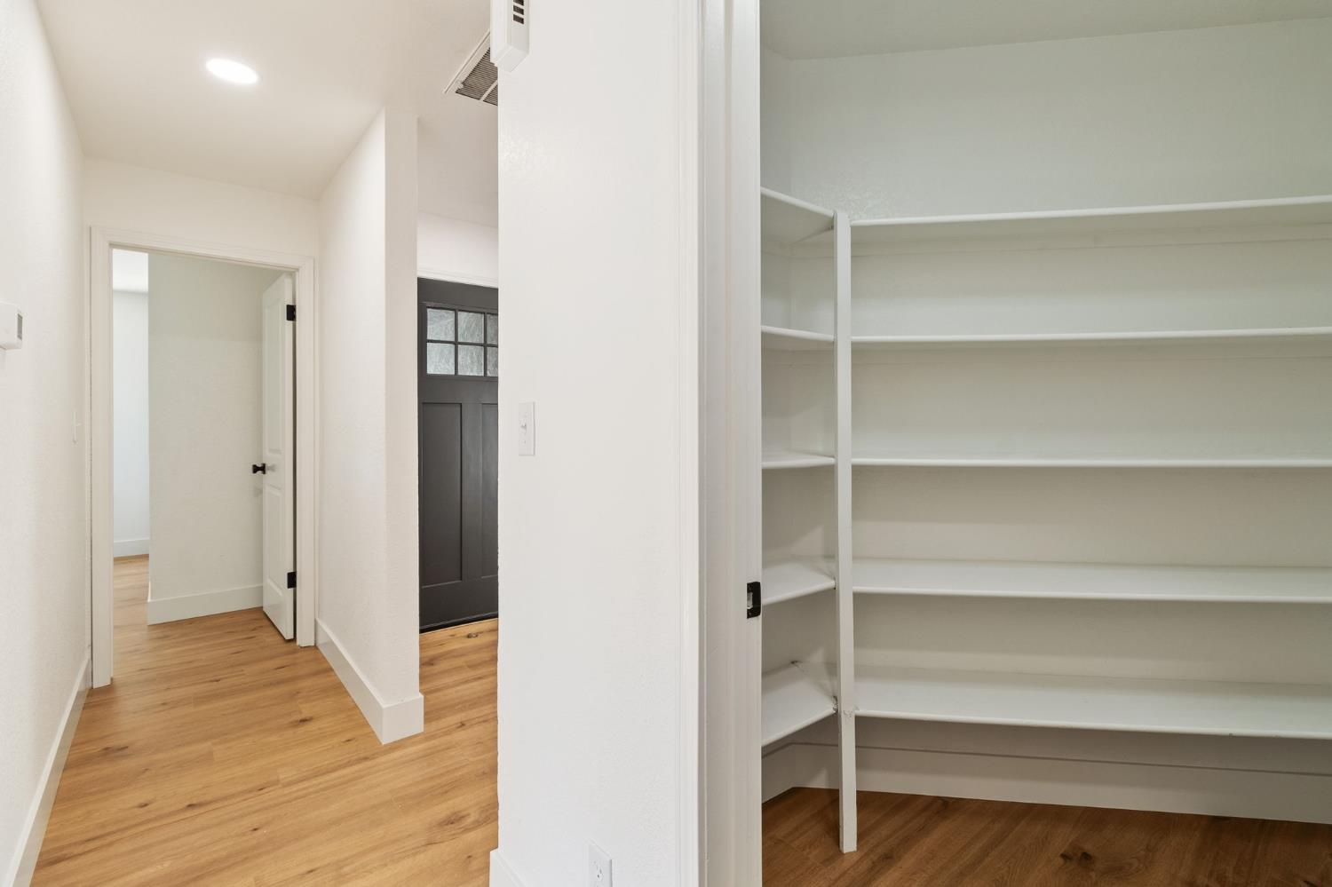 Detail Gallery Image 7 of 17 For 3505 Akeby Dr, Modesto,  CA 95356 - 3 Beds | 2 Baths