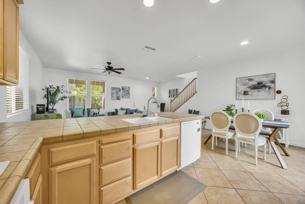 Detail Gallery Image 15 of 48 For 2582 Aimonetti Ave, Sacramento,  CA 95833 - 3 Beds | 2/1 Baths