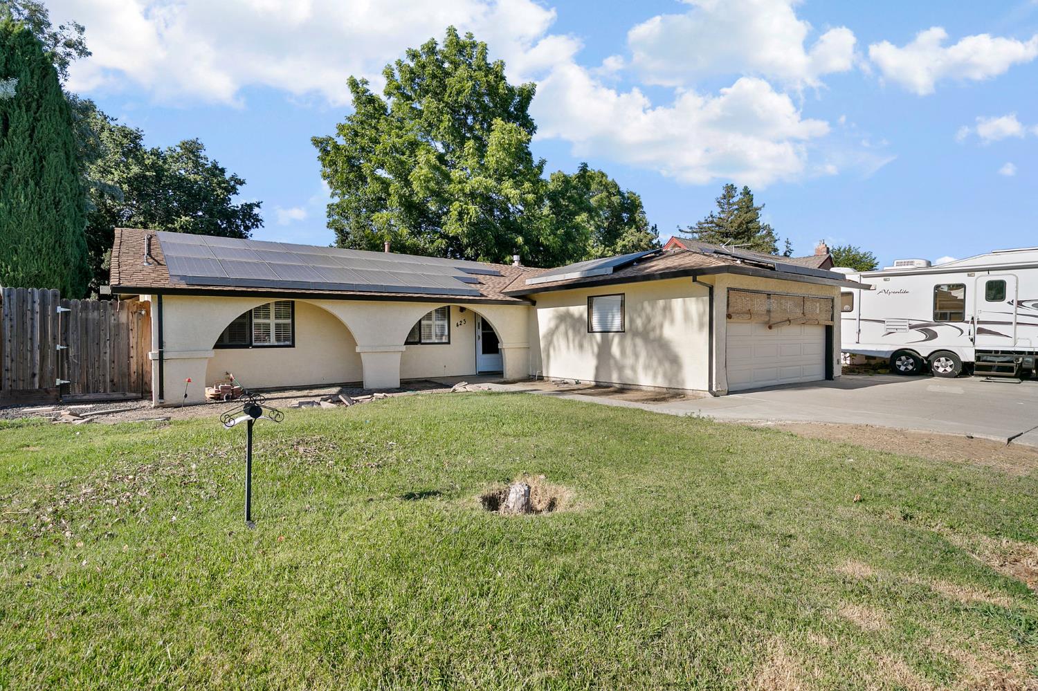 Detail Gallery Image 3 of 14 For 423 El Dorado Dr, Woodland,  CA 95695 - 4 Beds | 2 Baths