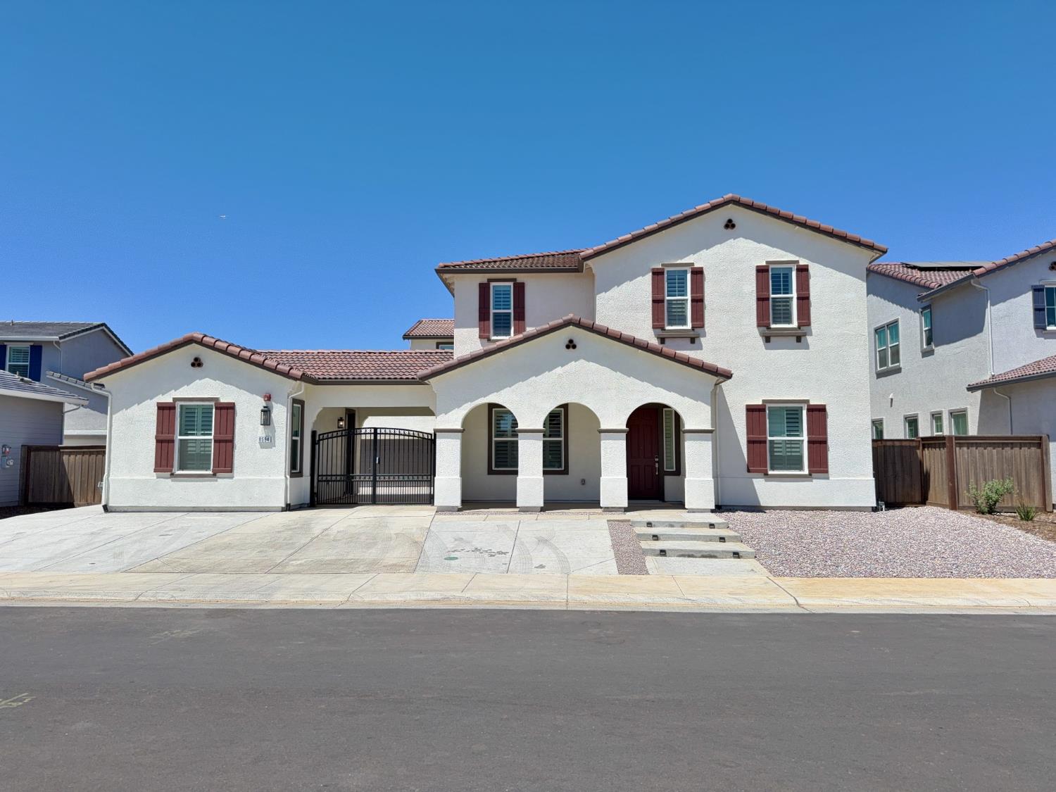 Detail Gallery Image 2 of 44 For 8594 Sona Way, Elk Grove,  CA 95757 - 6 Beds | 5/1 Baths