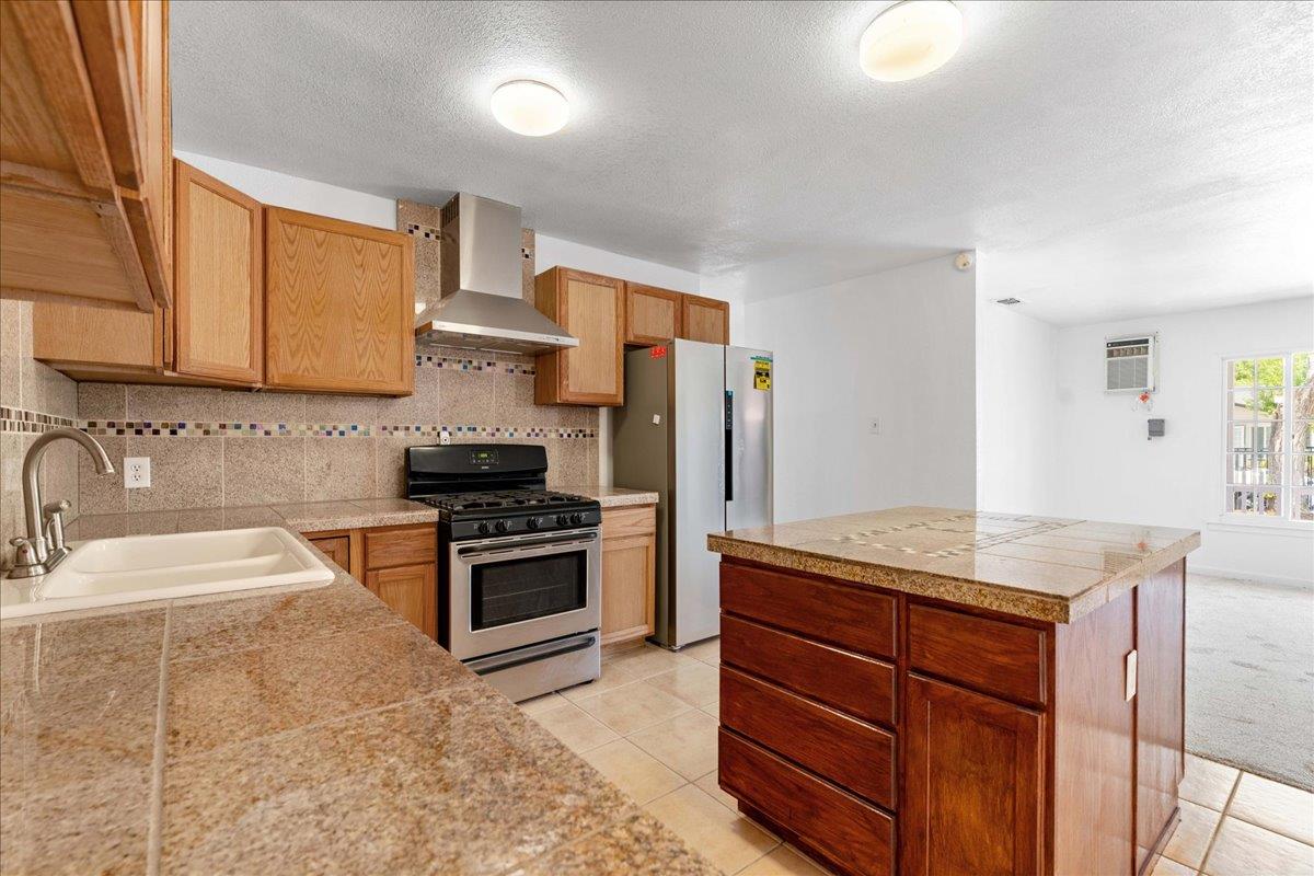 Detail Gallery Image 6 of 31 For 2117 Violet, Sacramento,  CA 95825 - 8 Beds | 4 Baths