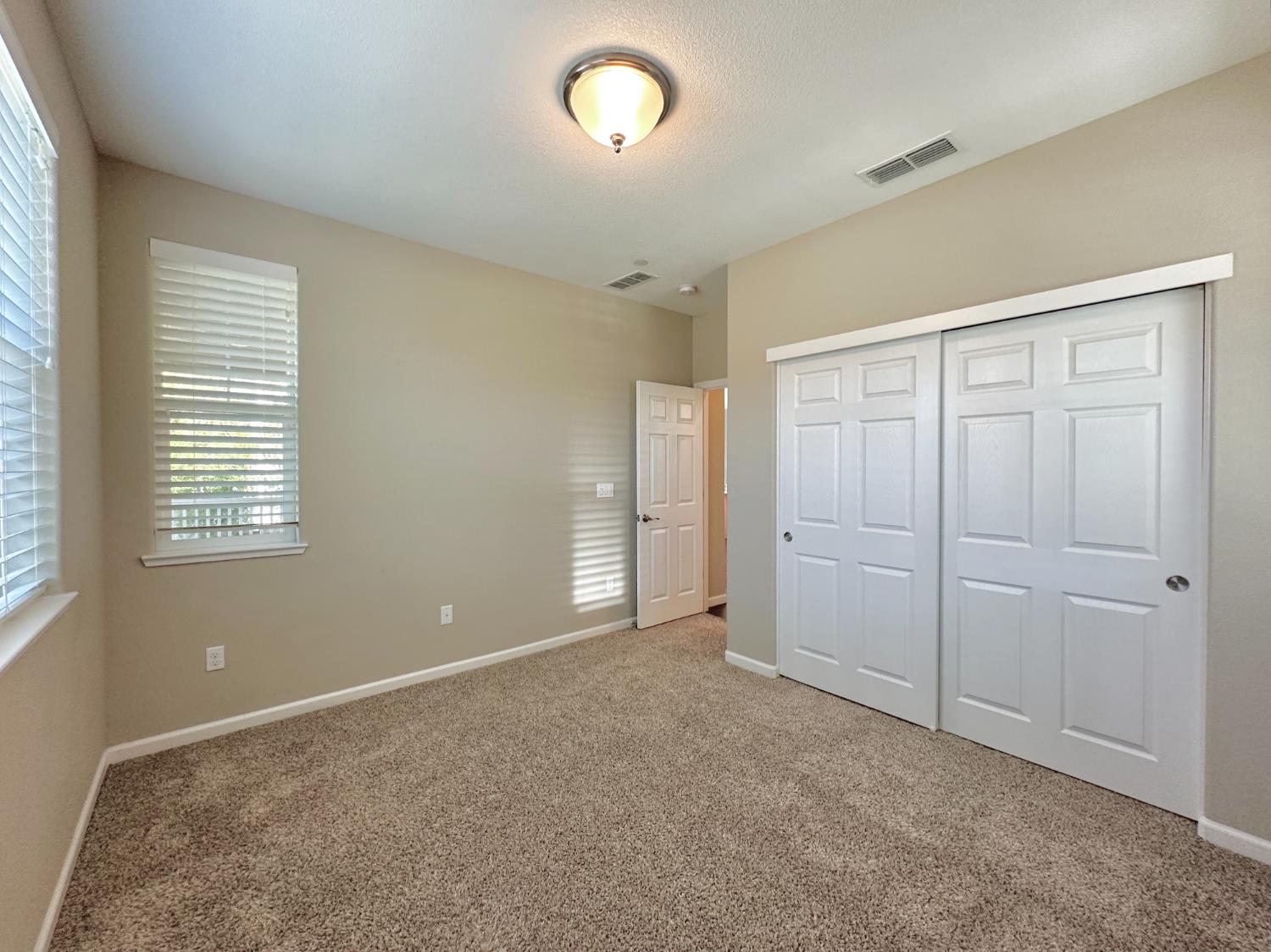 Detail Gallery Image 8 of 33 For 2544 Mack Way, Woodland,  CA 95776 - 4 Beds | 3 Baths