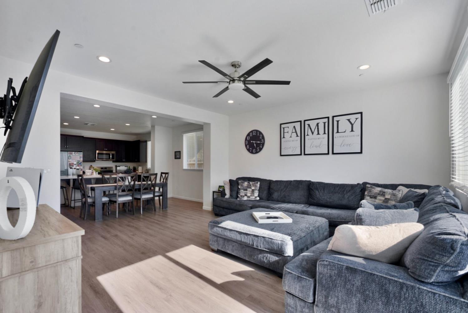 Detail Gallery Image 6 of 33 For 453 Daffodil Dr, Merced,  CA 95341 - 3 Beds | 2 Baths